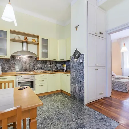 Apartament Lovely In With Kitchen *