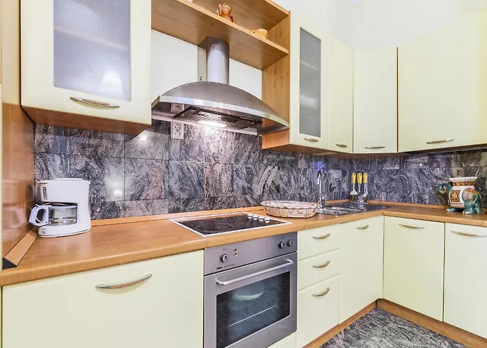 Apartamento Lovely In With Kitchen Pula