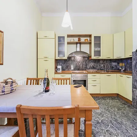 Lovely In With Kitchen Pola