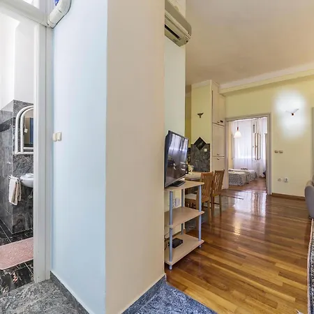 Apartamento Lovely In With Kitchen